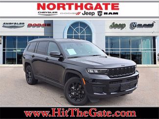Used 2024 Jeep Grand Cherokee L Laredo image 1