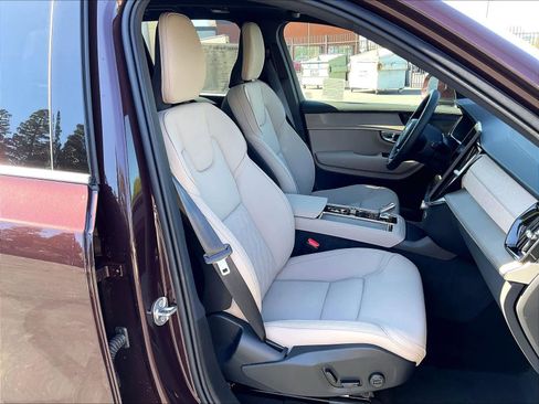 New 2026 Volvo XC90 T8 Plus w/ Protection Package Premier image 32