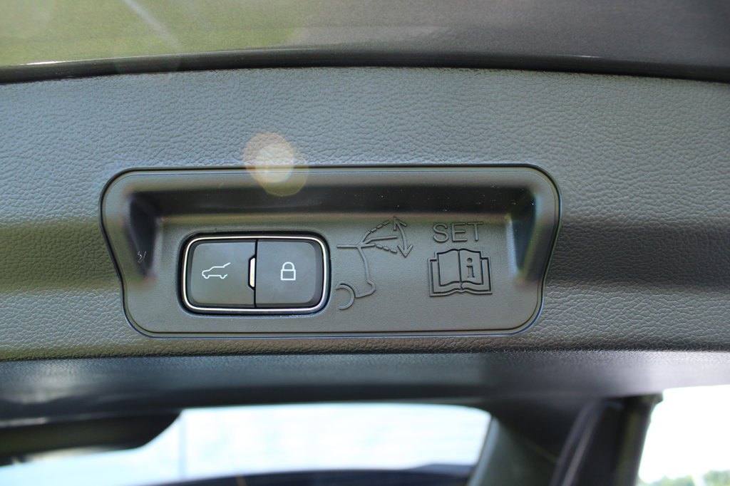 Used 2024 Ford Explorer XLT AWD/4WD image 14