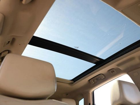 Used 2010 Cadillac SRX Luxury image 24