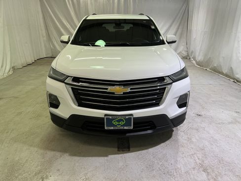 Used 2023 Chevrolet Traverse LT image 3