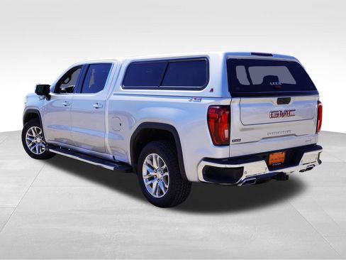 Used 2022 GMC Sierra 1500 SLT w/ SLT Premium Plus Package AWD/4WD image 7