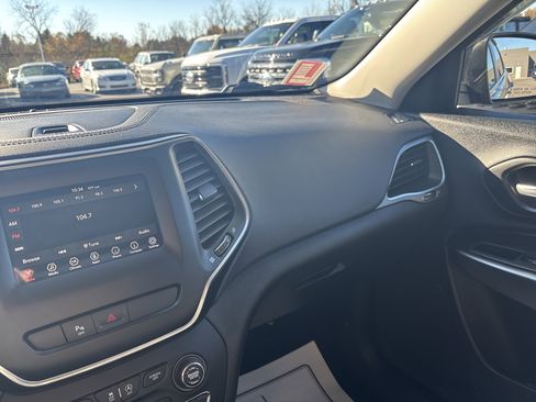 Used 2020 Jeep Cherokee Latitude Plus w/ Comfort/Convenience Group image 23