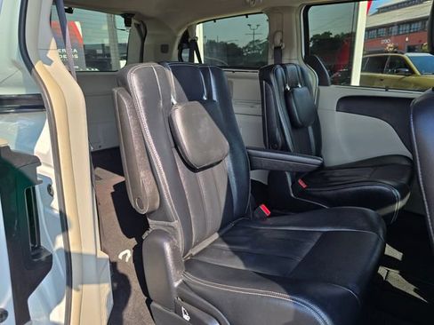 Used 2016 Chrysler Town & Country Touring w/ Driver Convenience Group FWD image 42