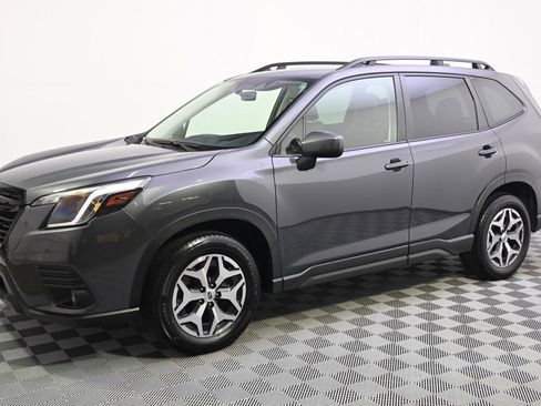 Used 2022 Subaru Forester Premium AWD/4WD image 2