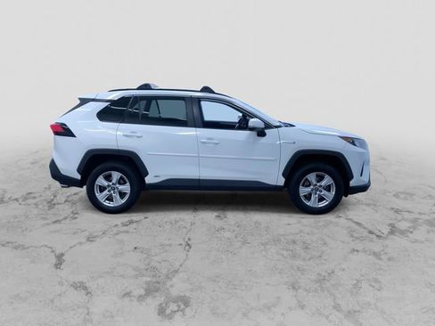 Used 2019 Toyota RAV4 LE w/ Carpet Mat Package AWD/4WD image 2