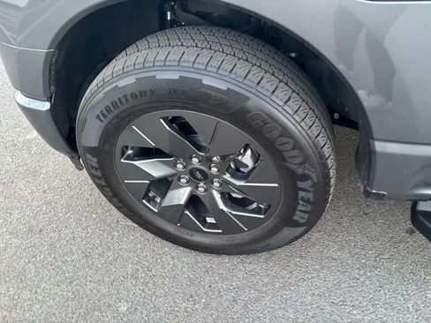 Used 2024 Ford F150 Lightning Lariat image 37