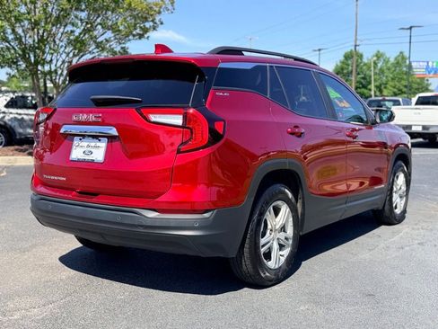 Used 2022 GMC Terrain SLE w/ Driver Convenience Package FWD image 10