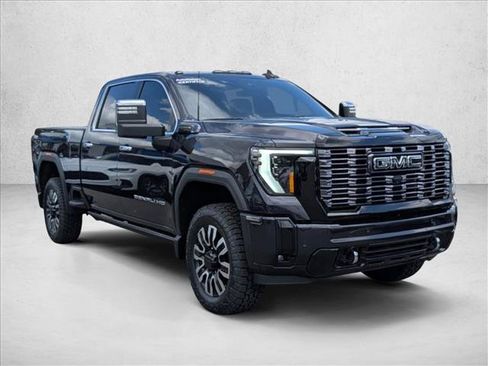 Used 2025 GMC Sierra 2500 Denali Ultimate w/ Max Trailering Package AWD/4WD image 3