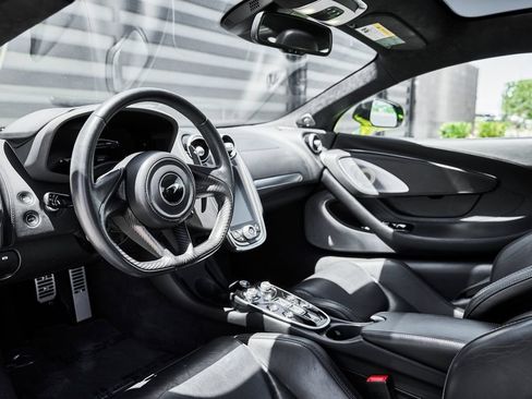Used 2023 McLaren GT RWD image 2