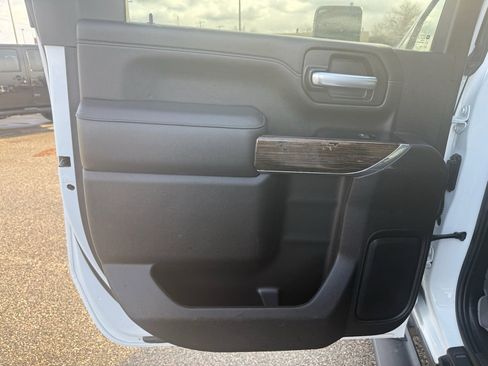 Used 2023 GMC Sierra 3500 SLE image 15