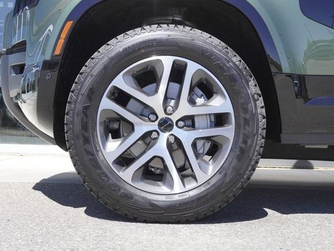 New 2026 Land Rover Defender 130 X-Dynamic SE AWD/4WD image 33