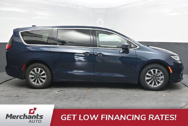 Used 2023 Chrysler Pacifica Touring-L FWD image 9