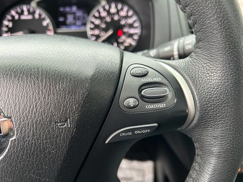 Used 2017 Nissan Pathfinder Platinum image 11