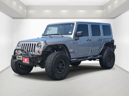 Used 2013 Jeep Wrangler Unlimited Sahara w/ Dual Top Group image 3