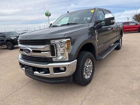 Used 2019 Ford F250 XLT w/ XLT Premium Package image 3