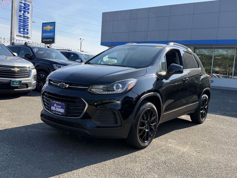 Used 2022 Chevrolet Trax LT w/ Midnight Edition AWD/4WD image 1