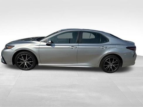 Used 2024 Toyota Camry SE FWD image 2