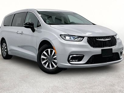 Used 2024 Chrysler Pacifica Limited