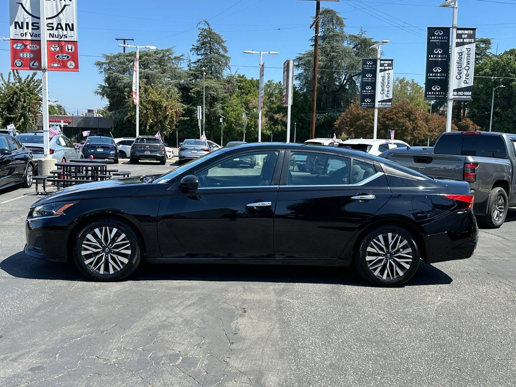 Used 2024 Nissan Altima 2.5 SV FWD image 3