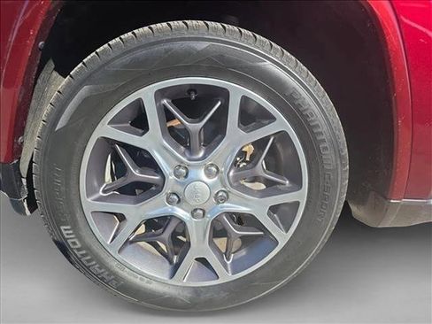 Used 2018 Jeep Grand Cherokee Limited image 5