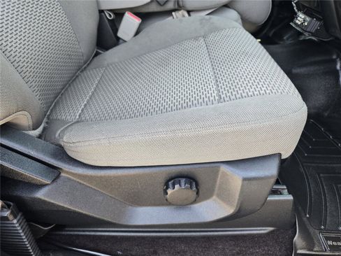 Used 2016 Ford F150 XLT RWD image 21