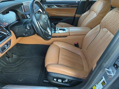 Used 2020 BMW 750i xDrive AWD/4WD image 11