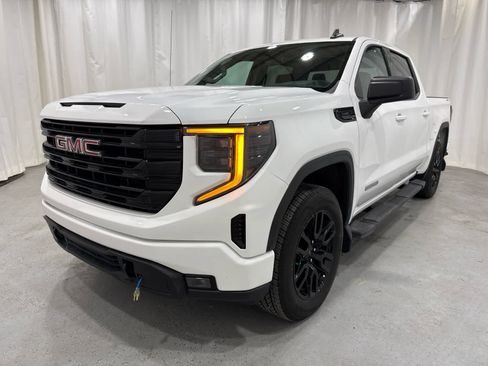 Used 2025 GMC Sierra 1500 Elevation AWD/4WD image 1