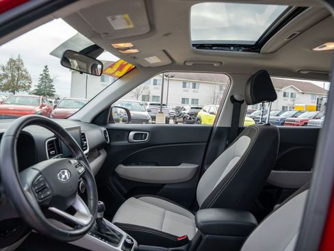Certified 2022 Hyundai Venue SEL image 20