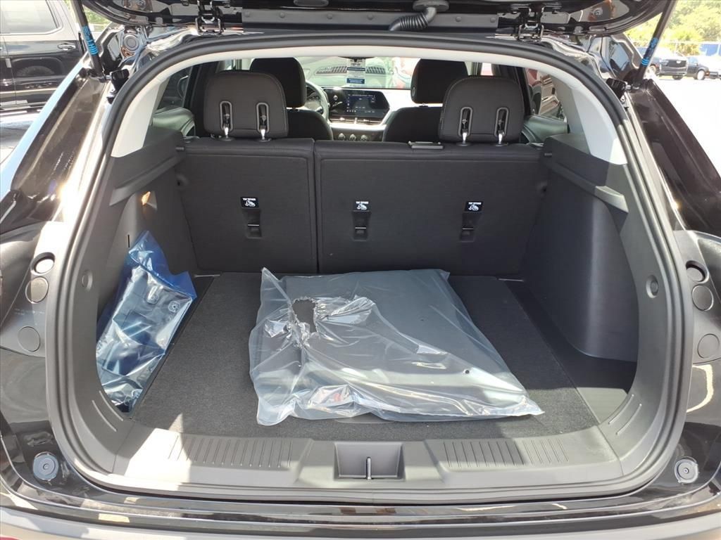 New 2026 Chevrolet Trax LS w/ LS Convenience Package FWD image 15