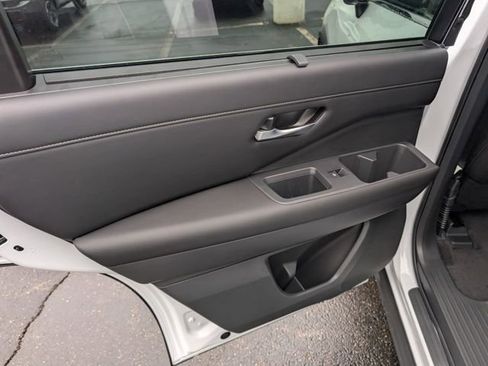 New 2025 Nissan Pathfinder SL w/ Black Appearance Package image 11