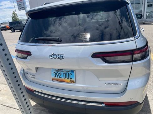 Used 2022 Jeep Grand Cherokee L Laredo w/ Luxury Tech Group I AWD/4WD image 4