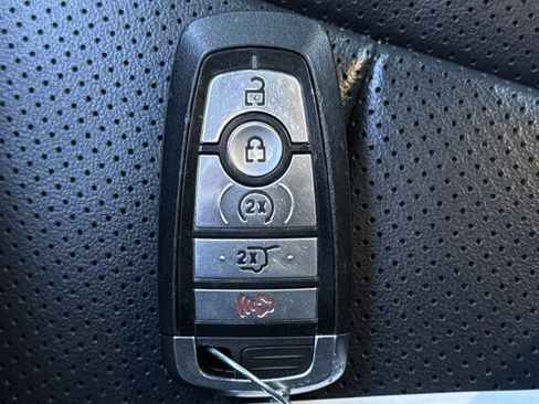 Used 2022 Ford Expedition XLT image 27