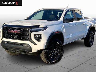 Used 2025 GMC Canyon Elevation