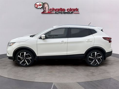 Used 2022 Nissan Rogue Sport SL image 3