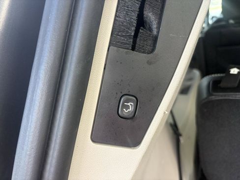 Used 2019 Dodge Grand Caravan SXT FWD image 5