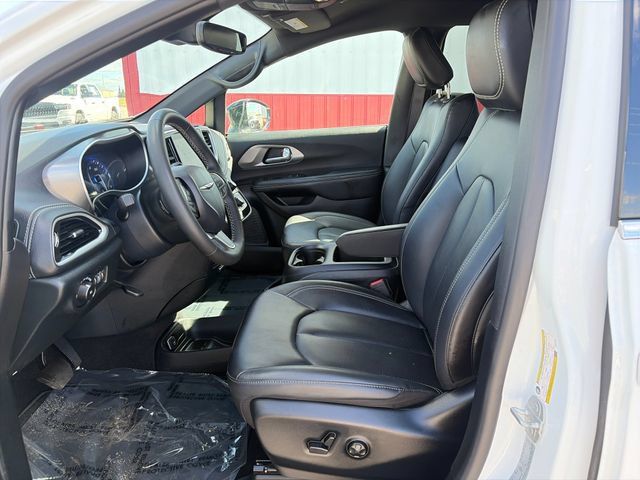 Used 2025 Chrysler Pacifica Select FWD image 23