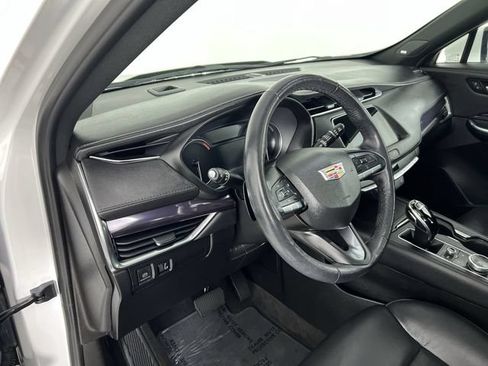 Certified 2023 Cadillac XT4 Luxury w/ Cold Weather Package FWD image 10
