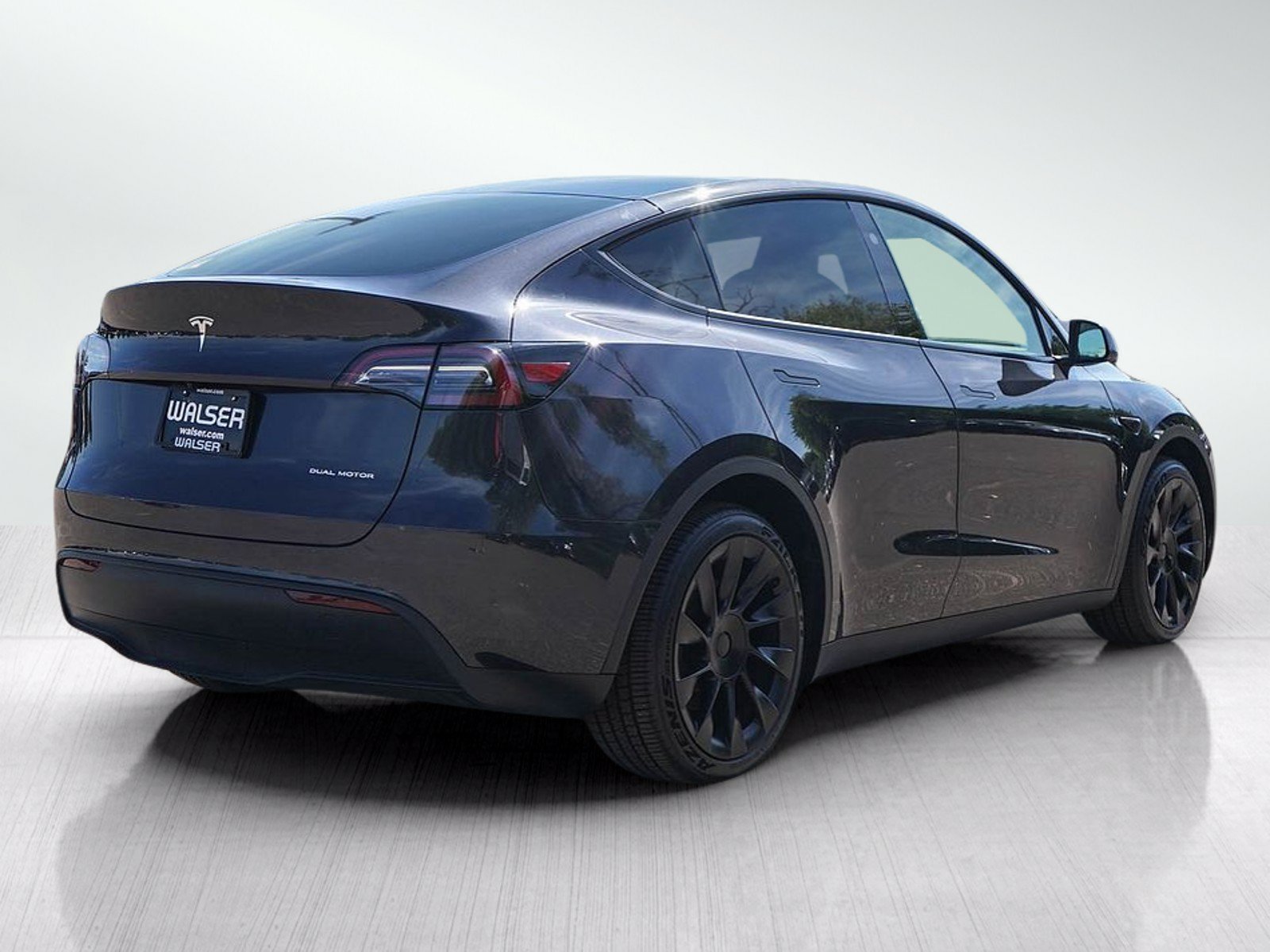 Used 2024 Tesla Model Y Long Range AWD/4WD image 5