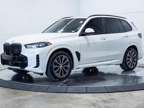Used 2025 BMW X5 xDrive40i w/ M Sport Package image 6