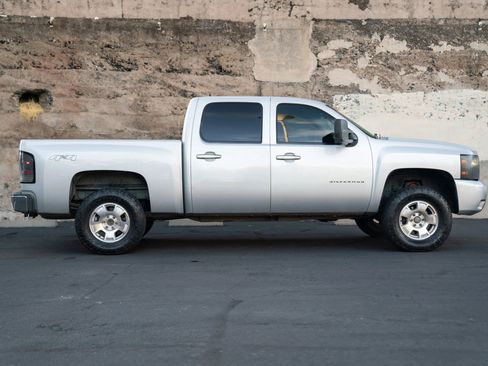 Used 2010 Chevrolet Silverado 1500 LTZ w/ Max Trailering Pack AWD/4WD image 4