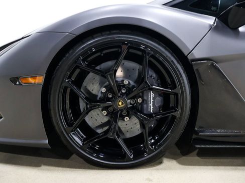 Used 2025 Lamborghini Revuelto image 29