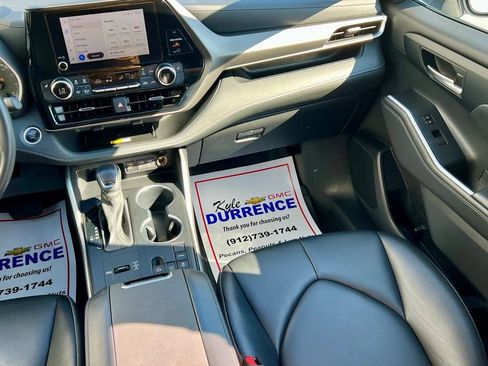 Used 2024 Toyota Highlander XLE image 18