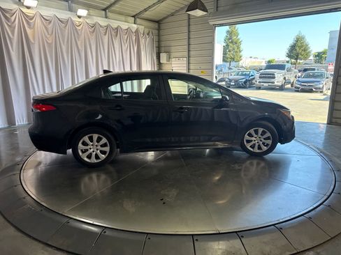 Used 2021 Toyota Corolla LE FWD image 4