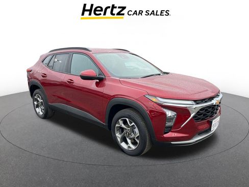 Used 2025 Chevrolet Trax LT image 1