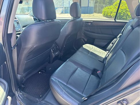 Used 2018 Subaru Outback 2.5i Limited AWD/4WD image 10