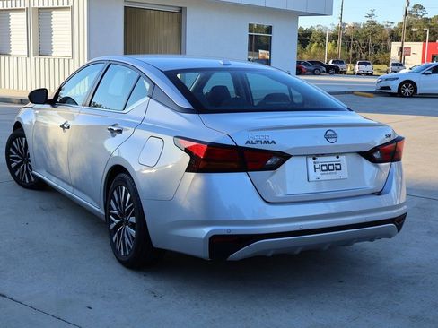 Used 2024 Nissan Altima 2.5 SV image 2