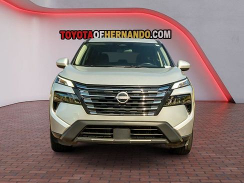 Used 2025 Nissan Rogue SV FWD image 2
