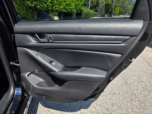 Used 2018 Honda Accord EX image 33