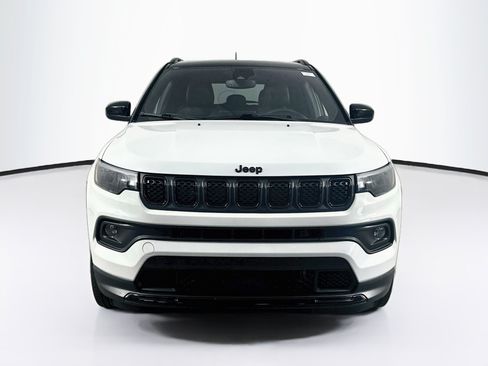 Used 2023 Jeep Compass Latitude w/ Sun and Sound Group AWD/4WD image 2